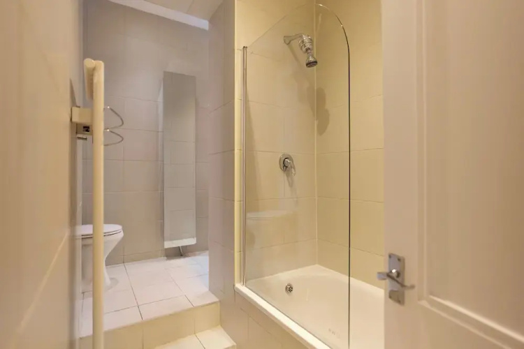 Hampstead Parkside Apartment