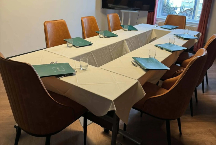 Ramada by Wyndham Cheltenham photo 6