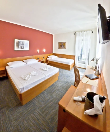 1 Bedroom Standard Triple room with partial sea view
