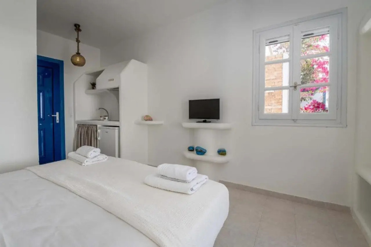 Manolis Studios
