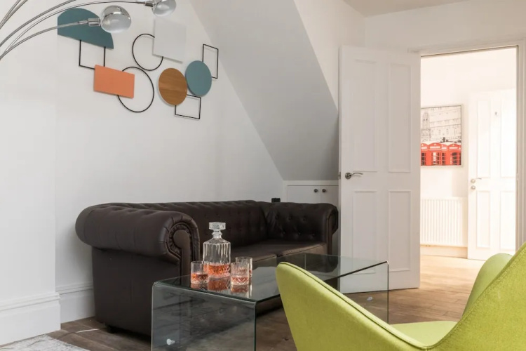 Design Luxury House for Large Groups