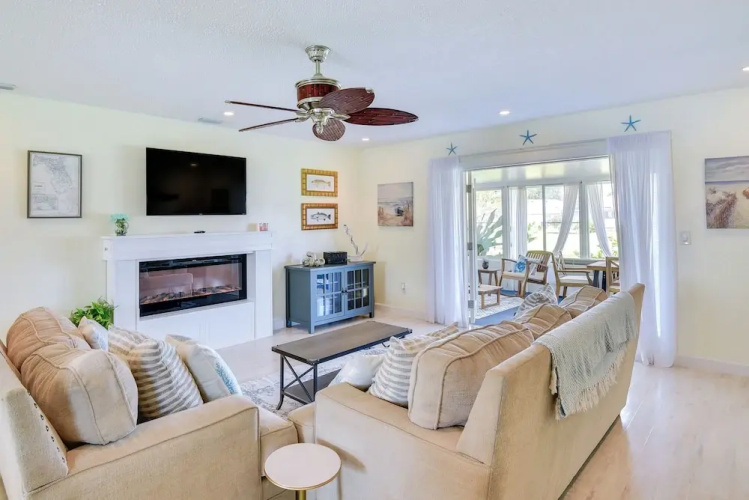 Edgewater Vacation Home w/ Game Room & Pool Access