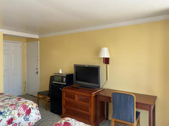 Rodeway Inn By The Bay