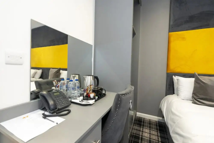 42 Apart Hotel