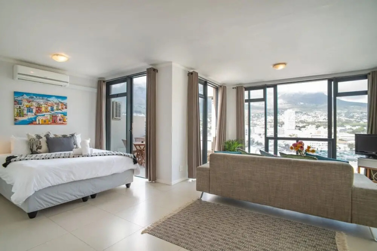 1706 Four Seasons