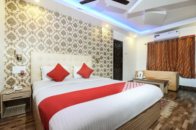 OYO 15244 Ryan Residency