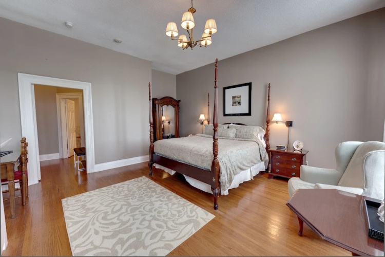 The Woodlawn Inn
