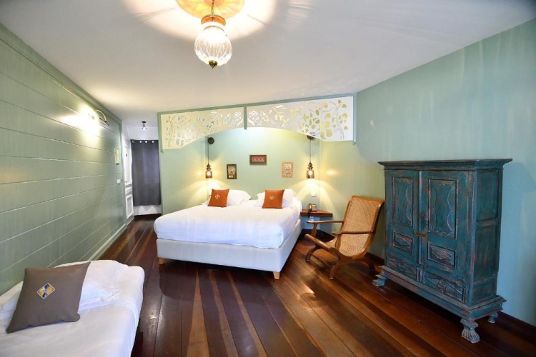 Standard Triple room