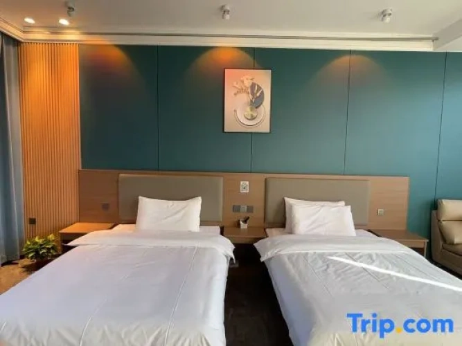 Standard Twin room with courtyard view