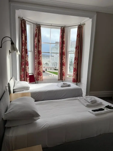 Standard Twin room with sea view