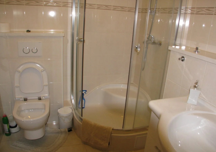 Split Center Suites