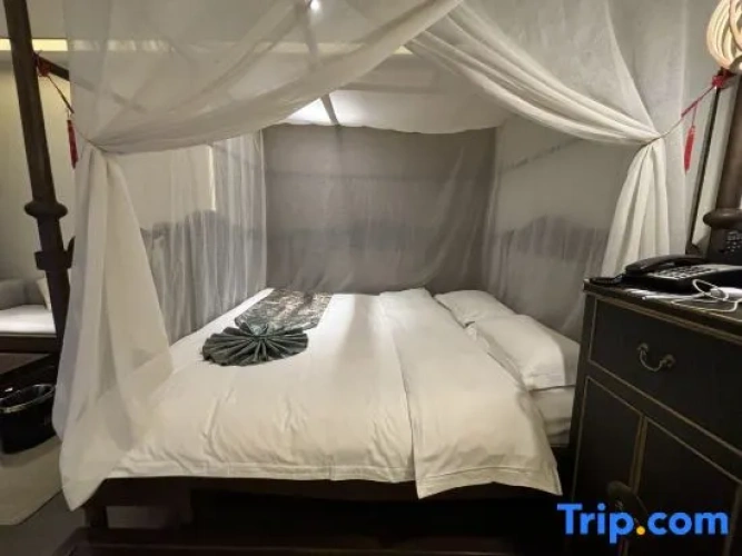 Deluxe Double Suite