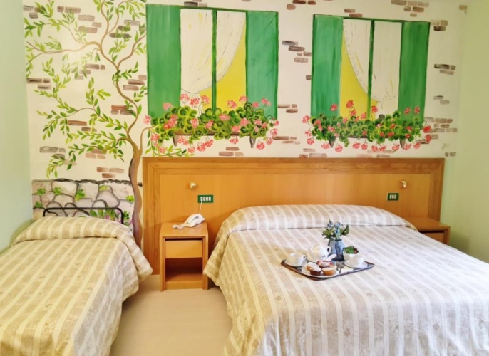 Standard Triple room with balcony