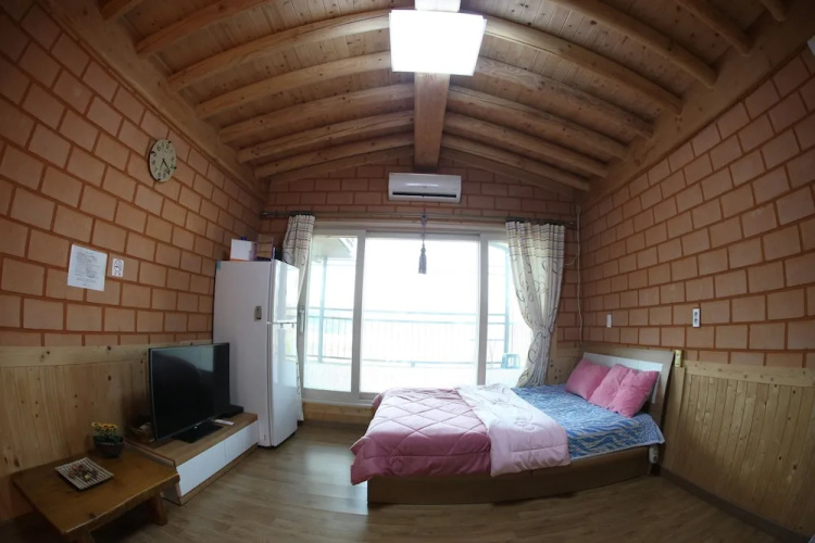 Organic Redclay House