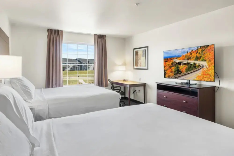 Cobblestone Hotel & Suites - Eaton