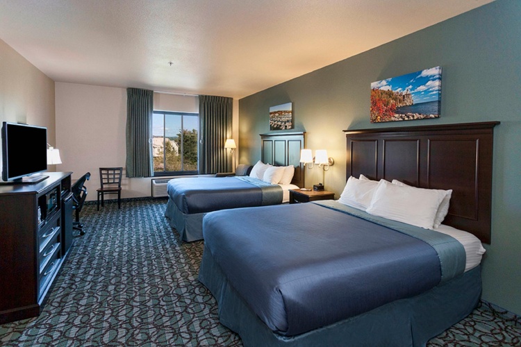 Standard Quadruple room with land view