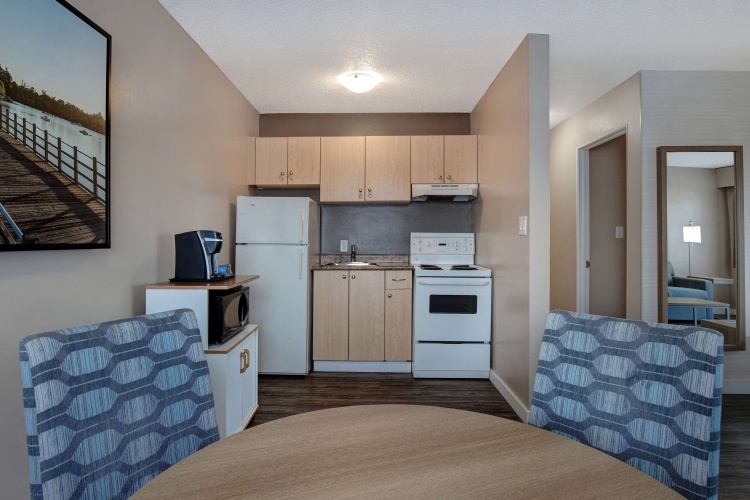 Days Inn by Wyndham Victoria Uptown photo 20