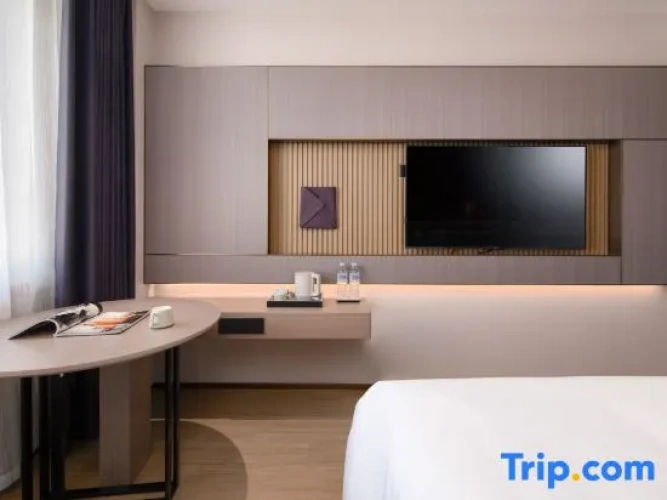 Superior Double Suite with land view