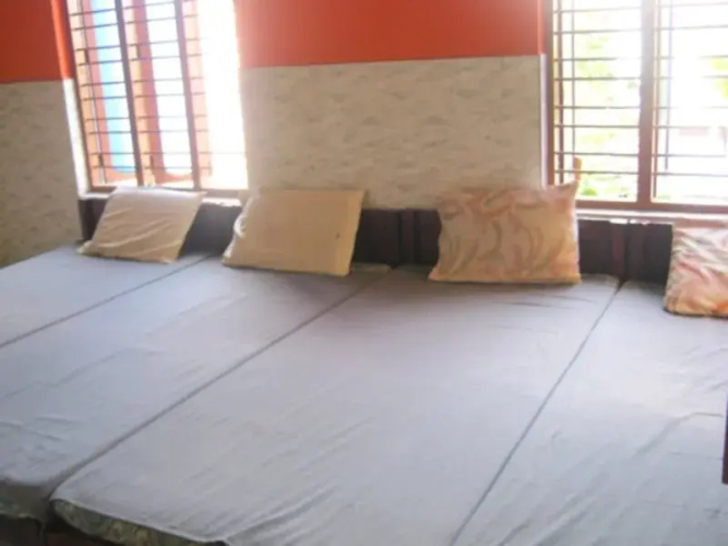 Raj Lodge