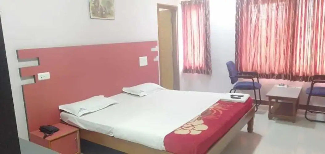 iROOMZ Hotel Ashoka
