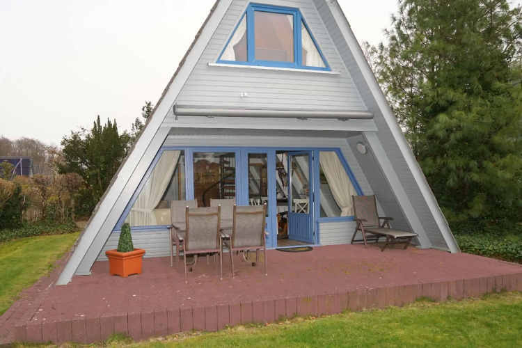 Zeltdachhaus _ grosse Terrasse _ m