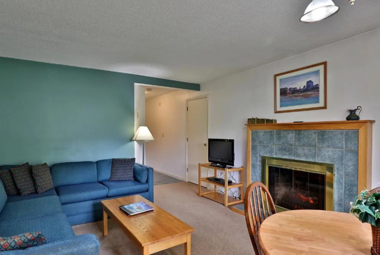 Cedarbrook Queen Suite 103