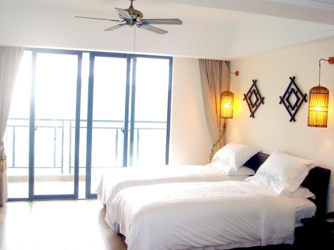Standard Twin room with garden view