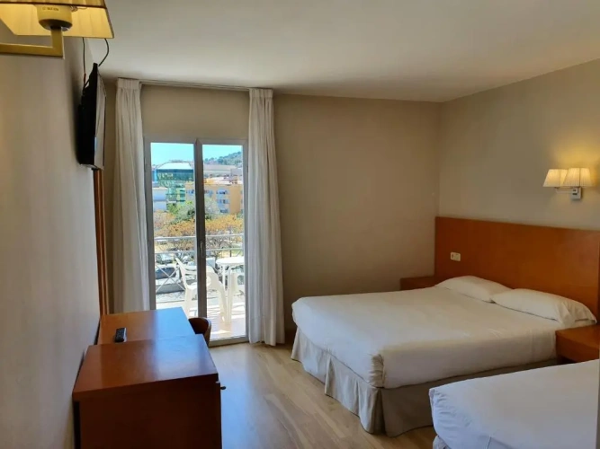 Standard Triple room with balcony