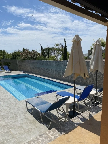 3 Bedrooms Villa