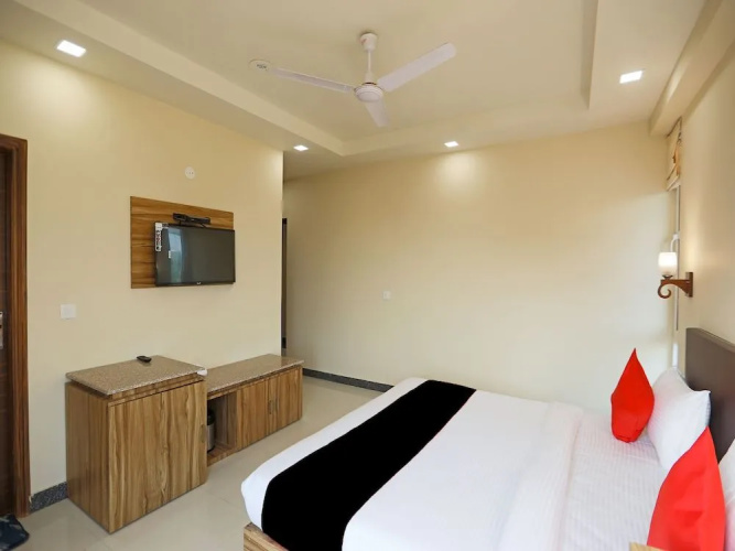 OYO 8526 SD Royal Inn