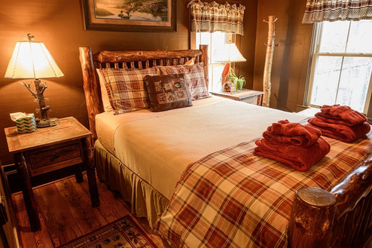 RoosterComb Inn