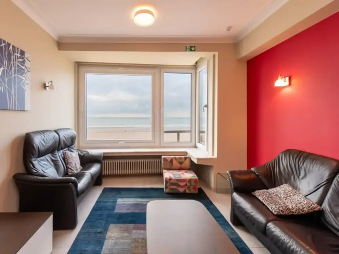 Apartment With Frontal sea View