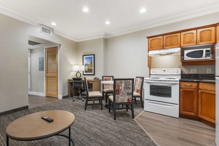 Best Western Plus Kelowna Hotel & Suites photo 34