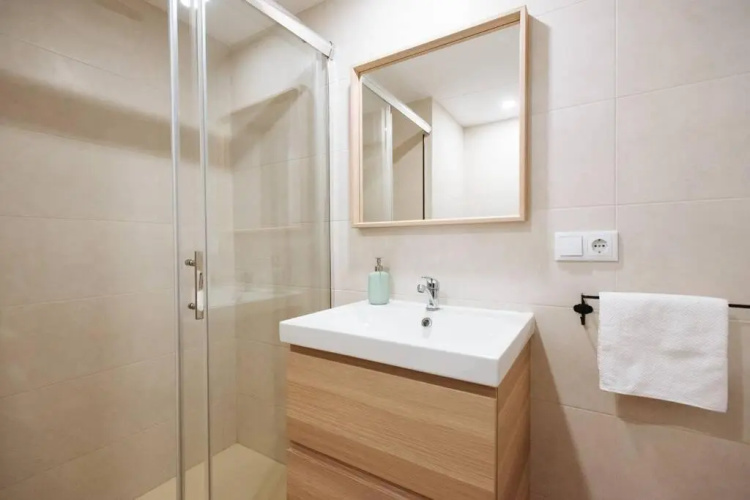 Hostly Sol 2bdr flat with patio in Seville center