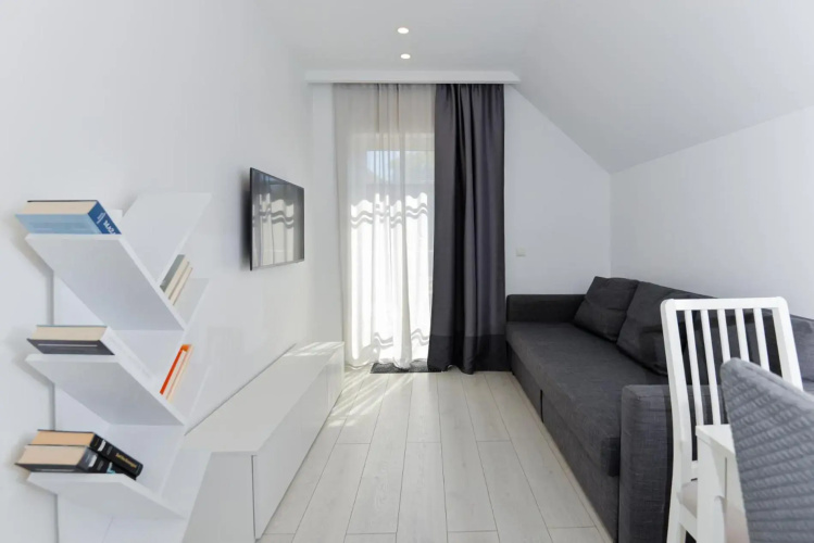 Apartment Amber White