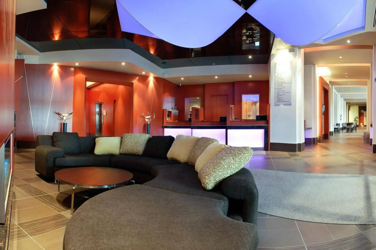 Hôtel Must –  Aéroport de Québec par JARO