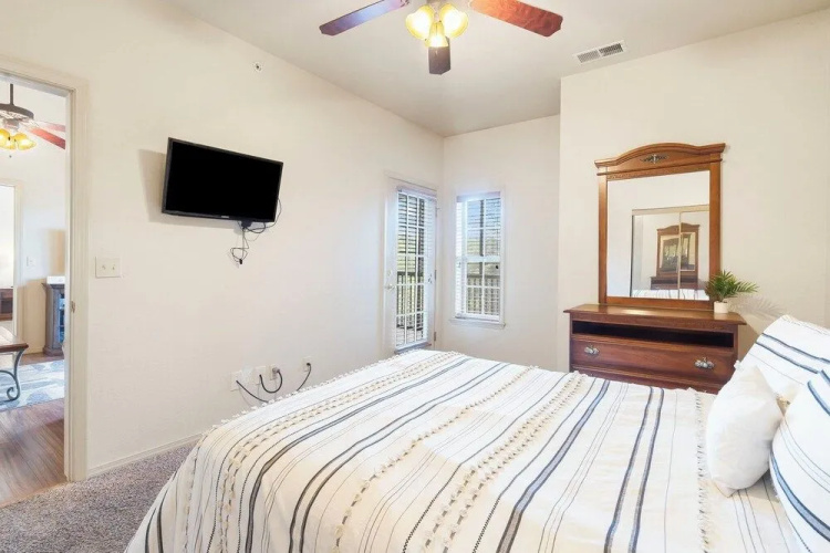 T Time Getaway - Overlooking Golf Views!