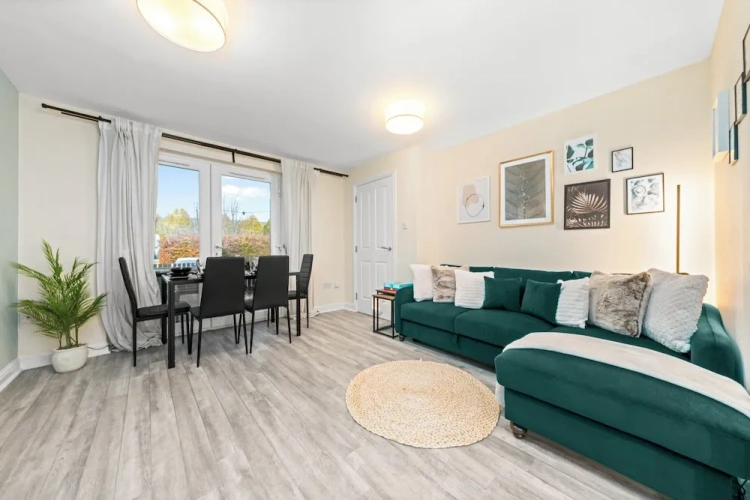 5 Bedrooms Cottage