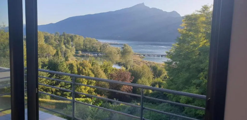 Petit Studio Dans Villa Bord De Lac