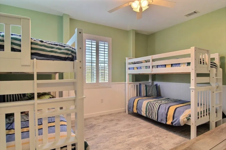4 Bedrooms Cottage