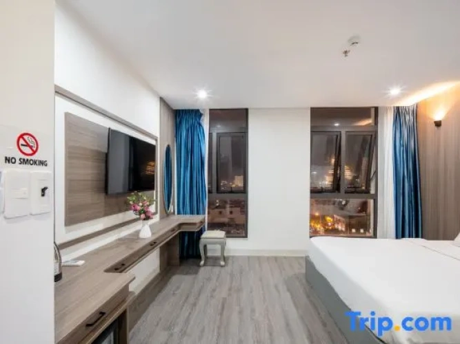 Deluxe Double room with city view