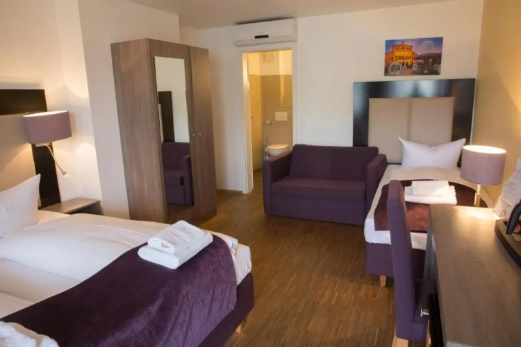 Standard Triple room