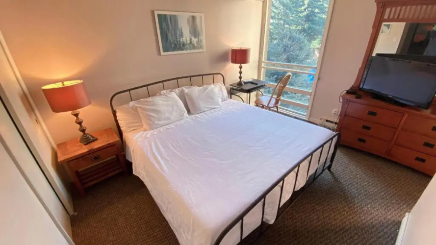 #106 Vail International