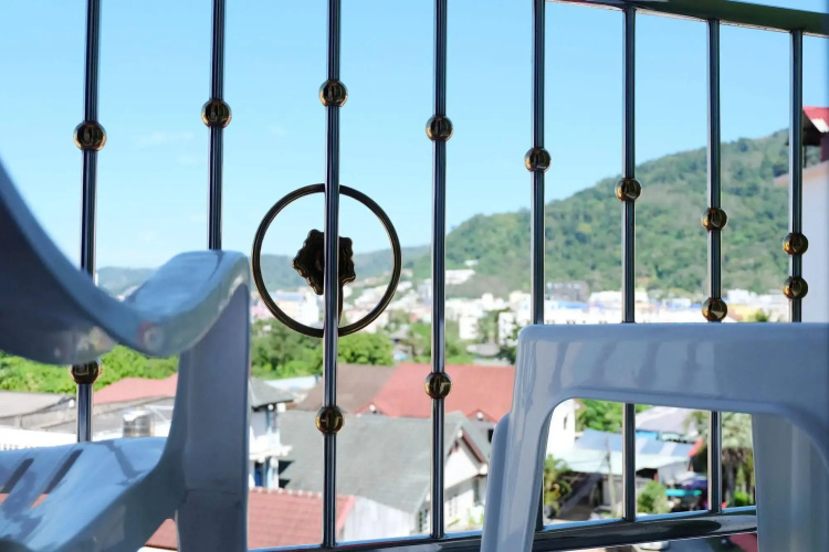 Patong Eyes Hotel
