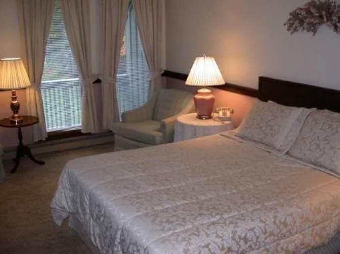 Grey Bonnet Inn