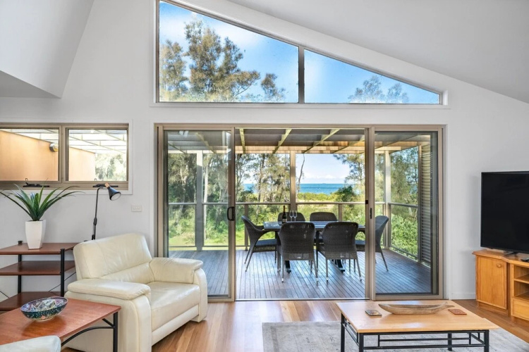 3-bed Seaside Serenity Escape at Long Beach