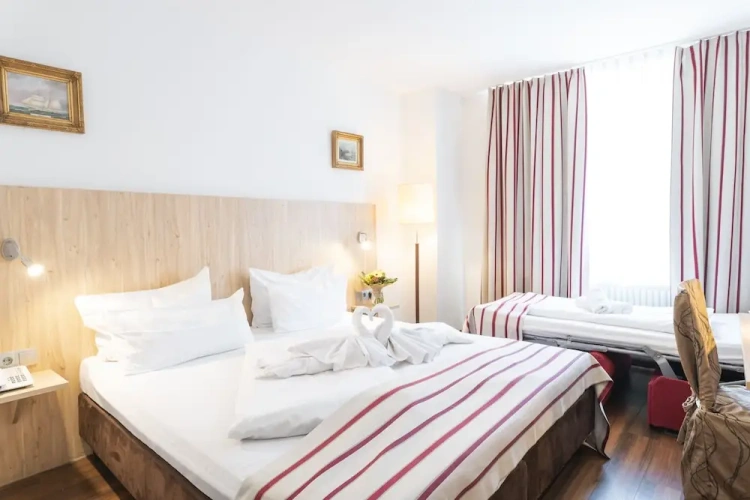 Standard Triple room with balcony