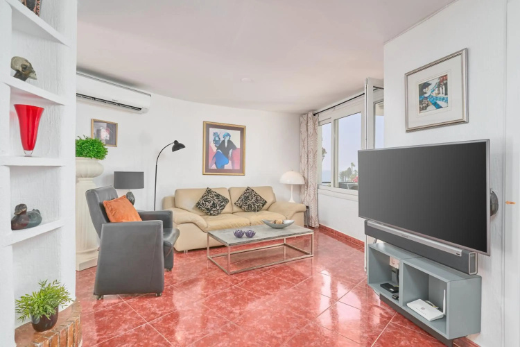 2 Bedrooms 2 Bath