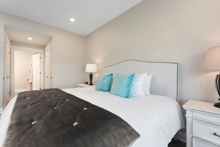2 Bedrooms Classic Apartment