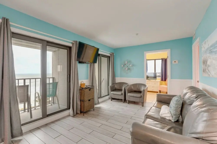 6th-floor Oceanfront Myrtle Beach Condo w/ Balcony